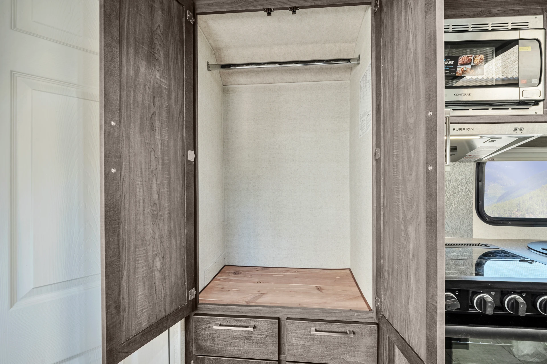 B21 gallery view 8
