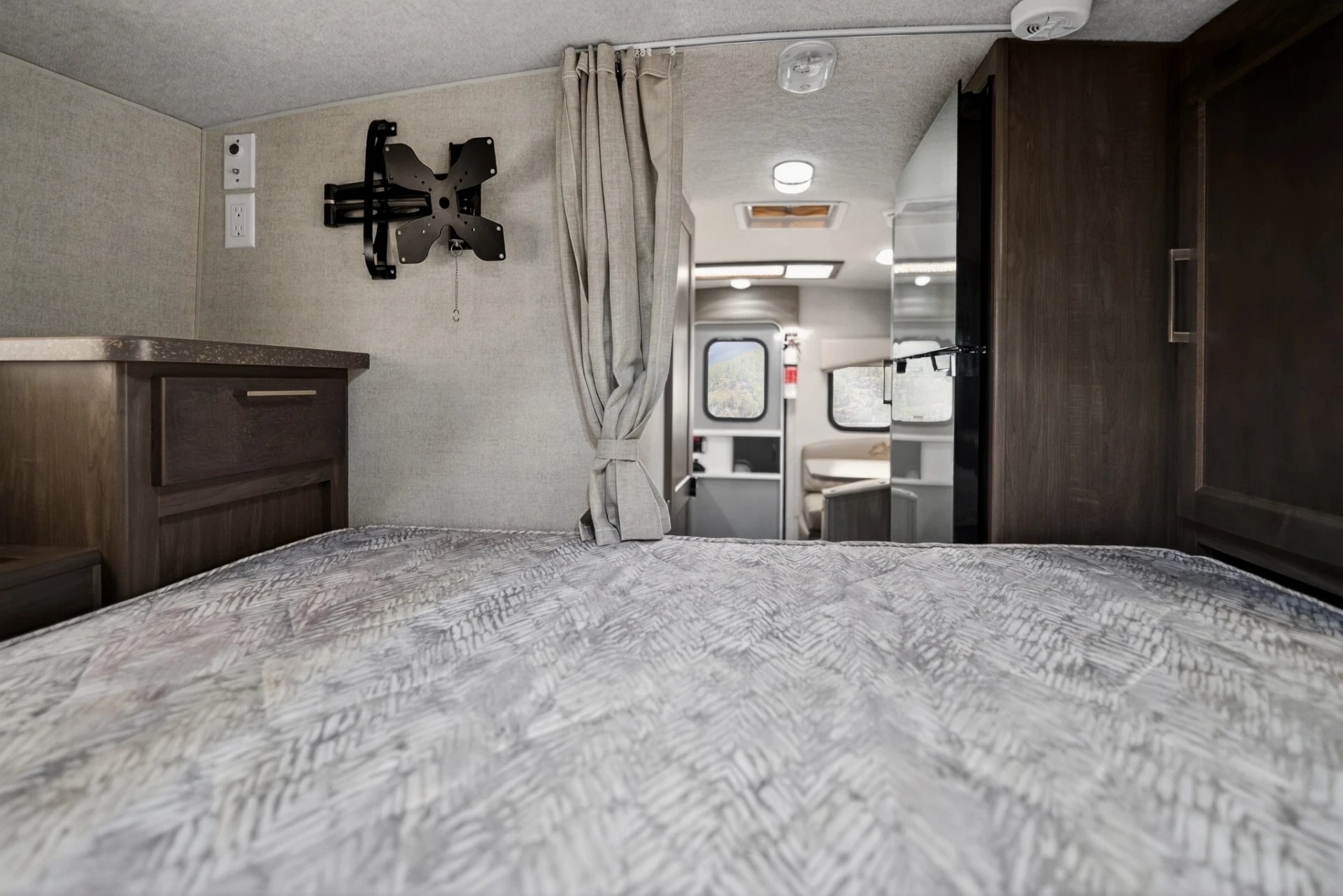 C9.4 gallery view 3